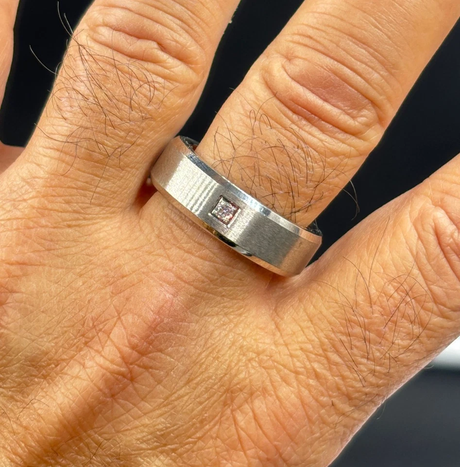 Anello fascia Acciaio Chirurgico con zircone misure 10, 11, 12, 13 - Immagine 4 di 4