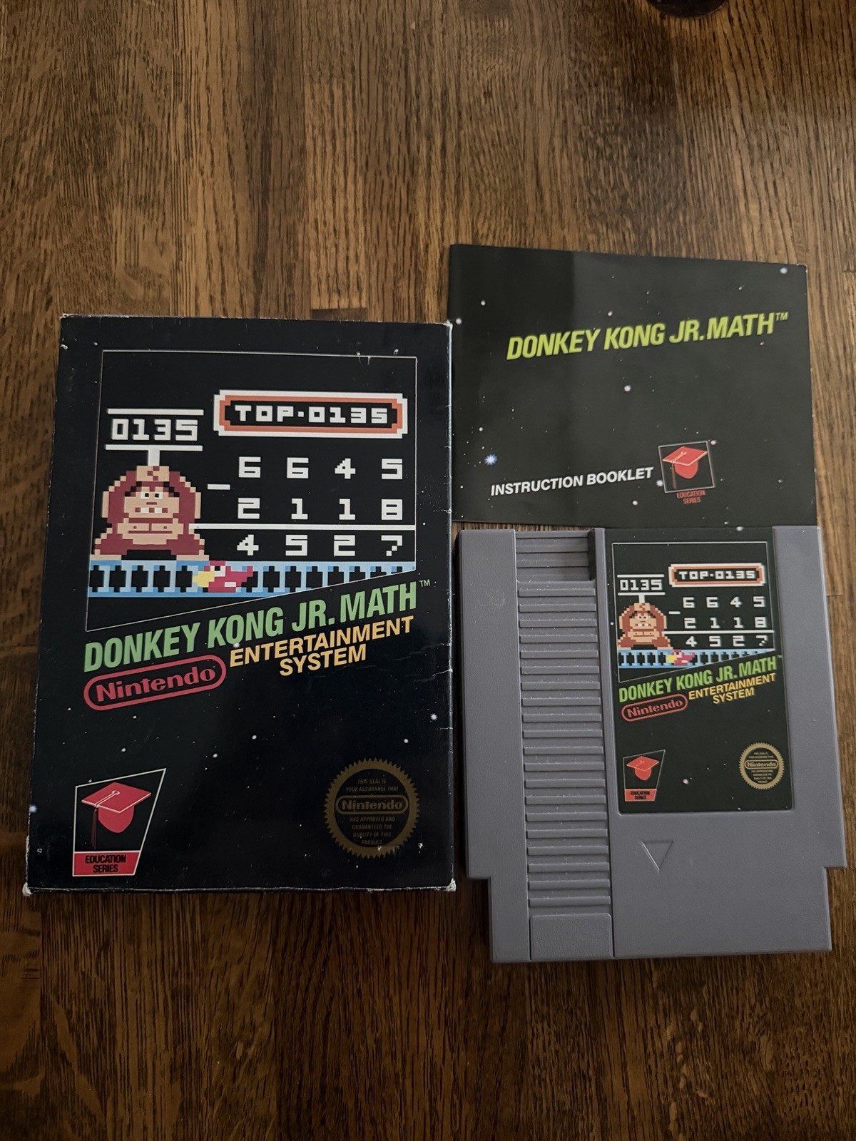 RARE Donkey Kong Jr Math NES CIB Box Manual Cart 5 Screw Unpunched Hangtab