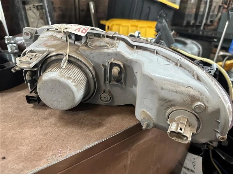 Passenger Right Headlight Fits 98-99 NUBIRA 565397 - Image 3 of 3