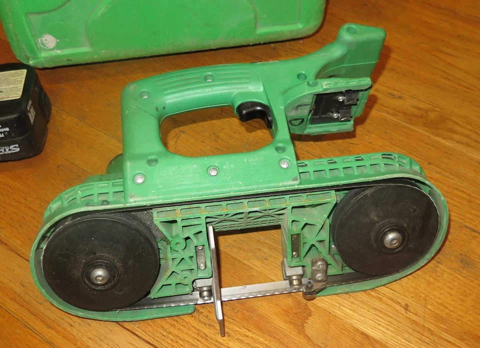 Беспроводная ленточная пила Stout STX-250 18 В с 2 аккумуляторами и зарядным устройством - Изображение 3 из 4