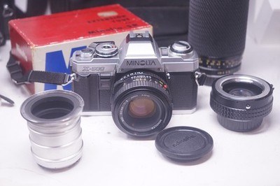 Minolta X-500 X500 analoge Spiegelreflexkamera mit 50 mm F/2 Prime 60-300 mm Objektiv silber