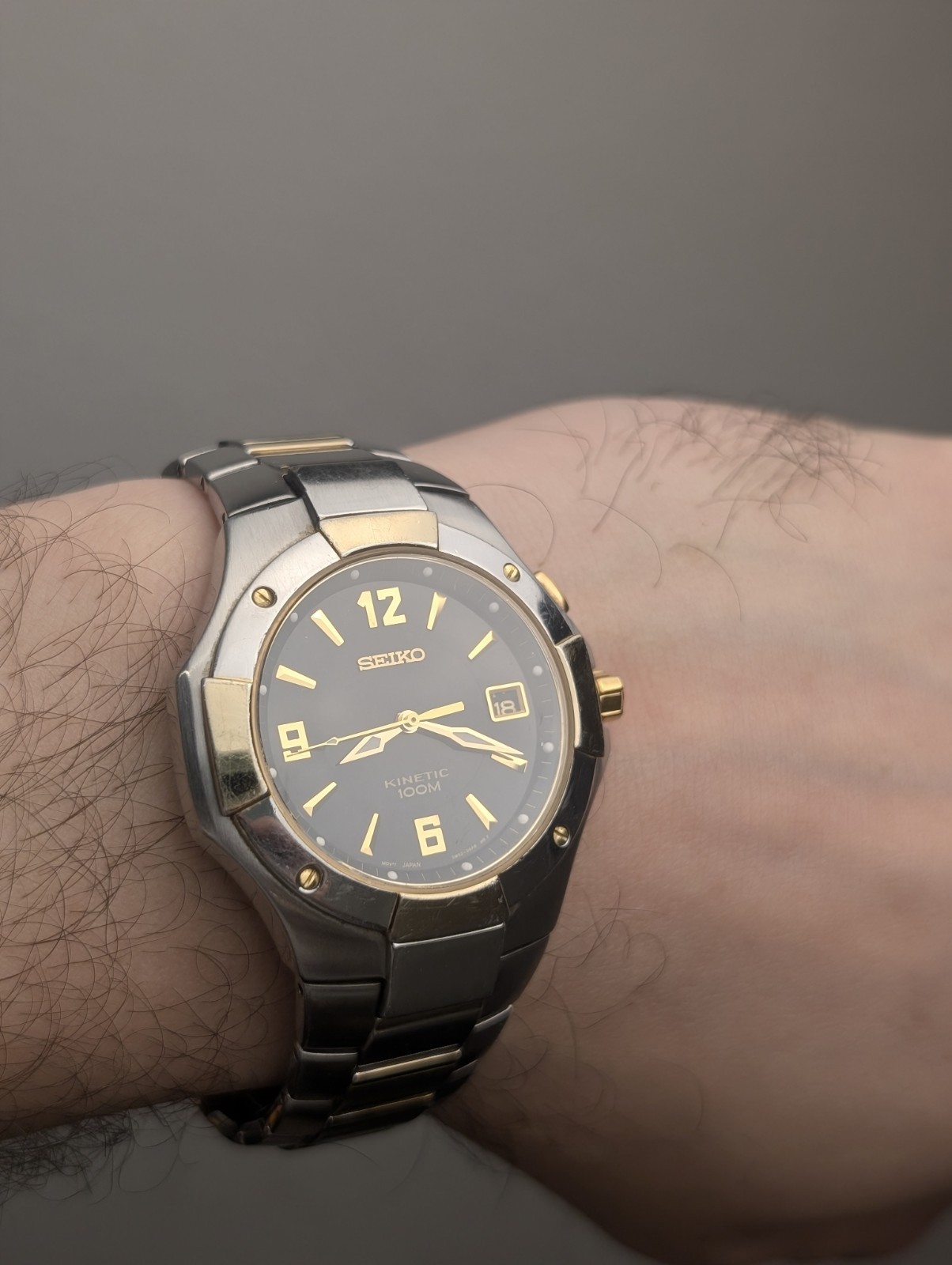 Kinetic Two-Tone Men’s 100m Sapphire 5M62-0AN0 Capacitor Dial NEW Black Seiko - vintagewatches.pk