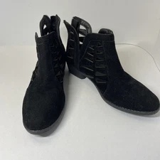 Ladies Black Boots With Back Zipper And Cutouts