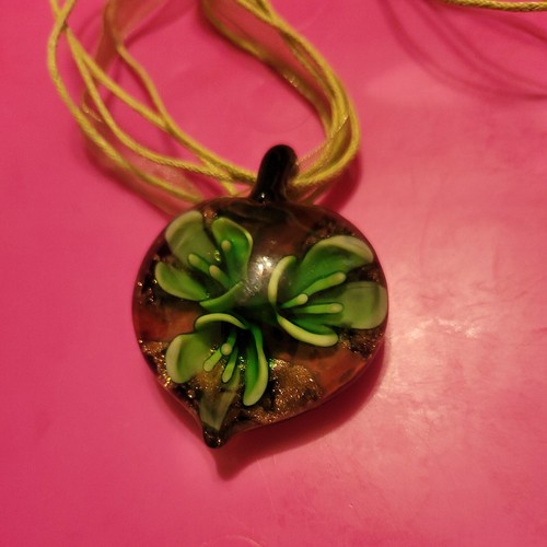 Collana catena corda nastro ciondolo forma cuore fiore verde vetro di Murano - Foto 1 di 3