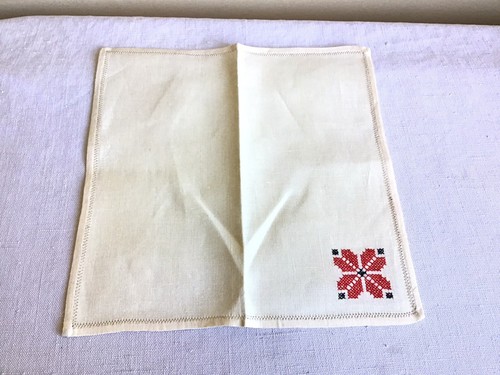 Vintage Lot Of 4 Ivory Linen Needlepoint Red Black Floral Square Fabric Napkins - Picture 2 of 4
