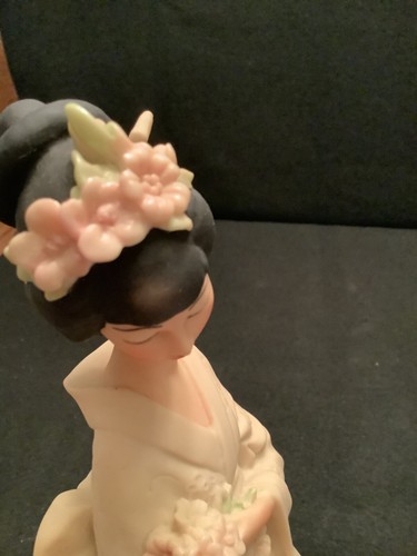 Guiseppe Armani “Oriental Lady with Vase” #403S - Picture 7 of 11