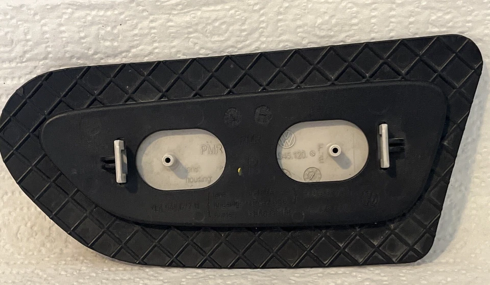 VW Touareg 2007-10 -- передний боковой правый отражатель -- изготовитель оборудования - Изображение 3 из 4