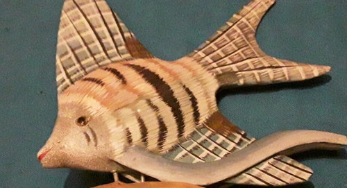 BEAUTIFUL WOODEN CARVED ANGEL FISH - Picture 5 of 5