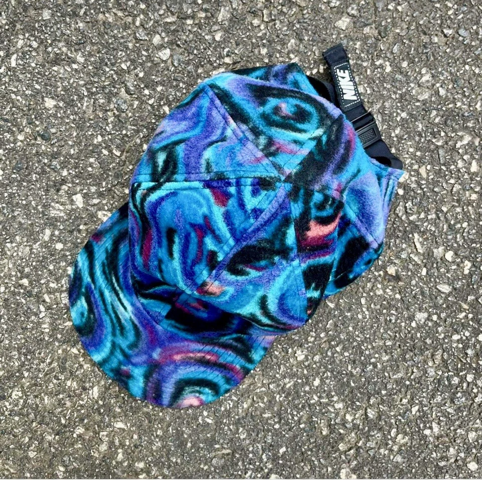 De Colección Nike Fit Polar Sombrero Estampado Completo AOP Remolino Geométrico Esquí Invierno Gorra de Pelota Foto 2 de 4