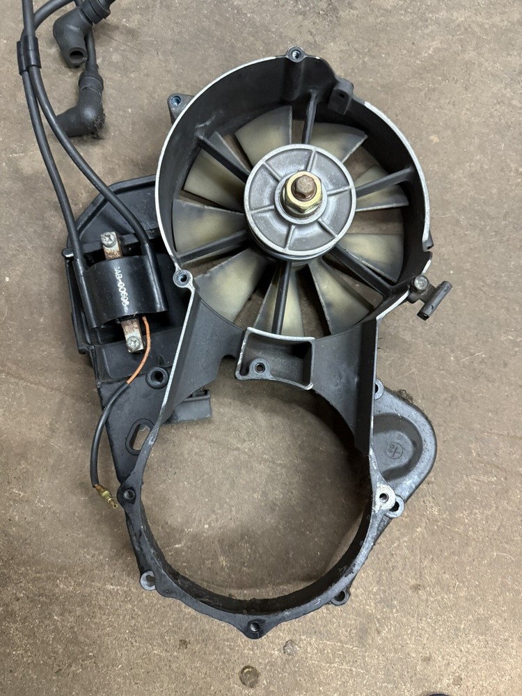 90 Yamaha Phazer II 485 Snowmobile Fan Flywheel Housing Belt Assembly
