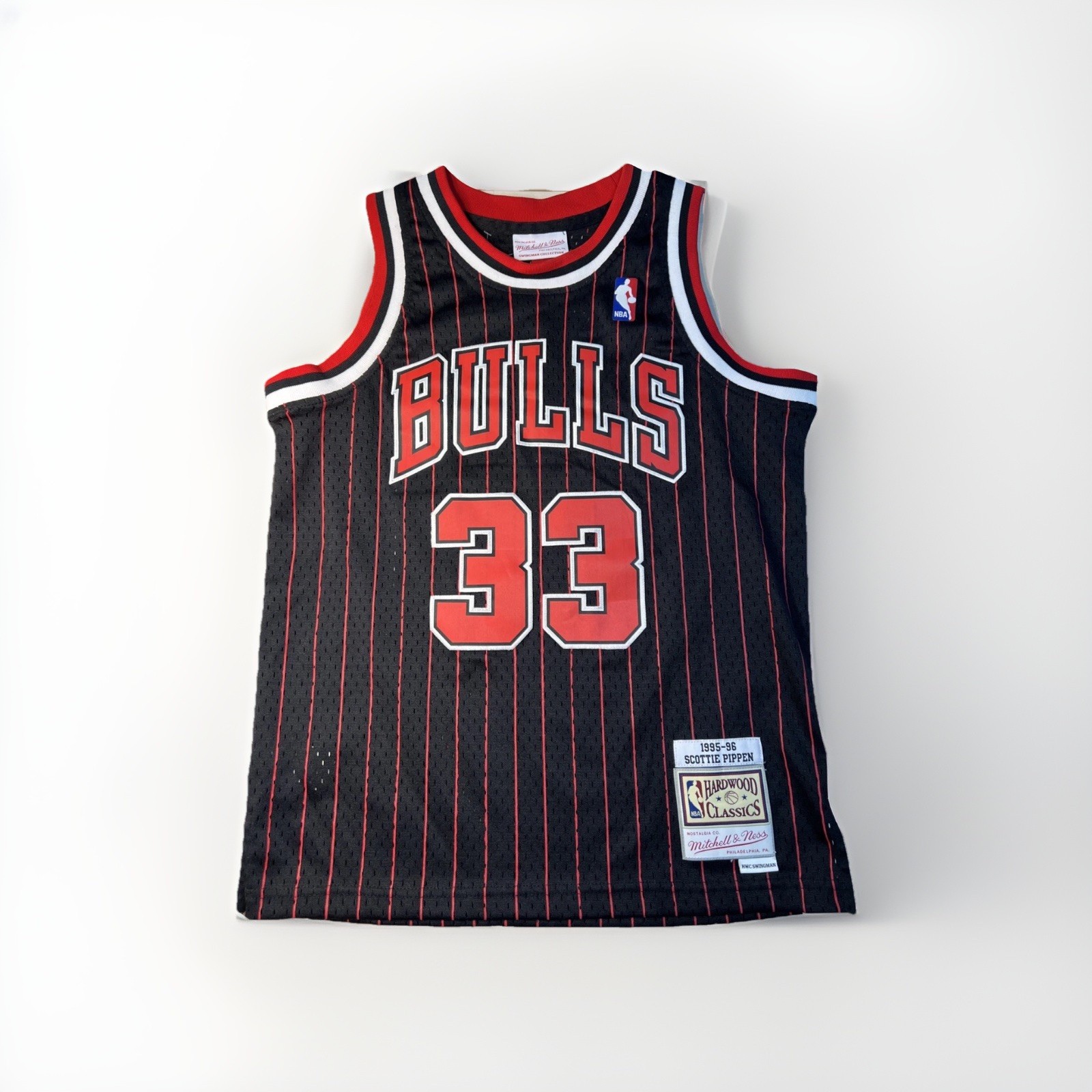Scottie Pippen Chicago Bulls Mitchell Ness Jersey 1995/96 Pinstripe Youth M #33