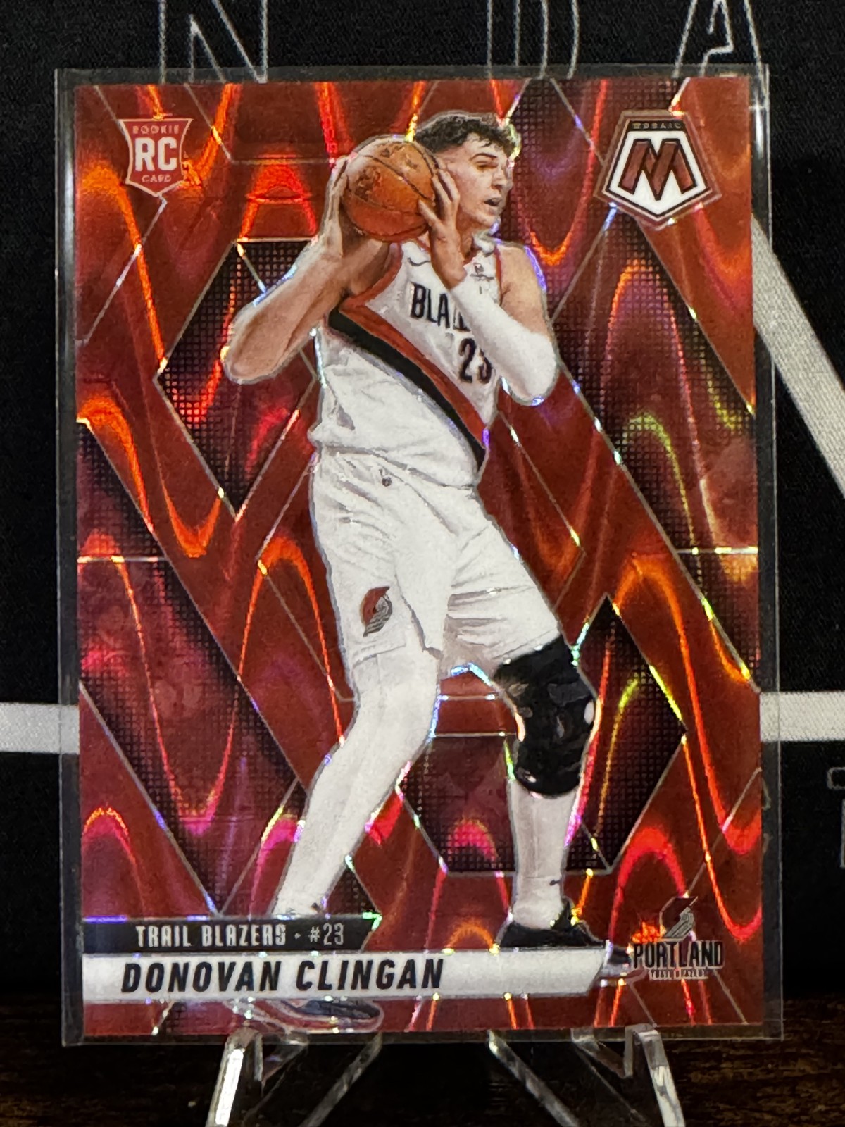 2024-25 Panini Mosaic - Rookies Donovan Clingan #246 Red Seismic Mosaic RC /299