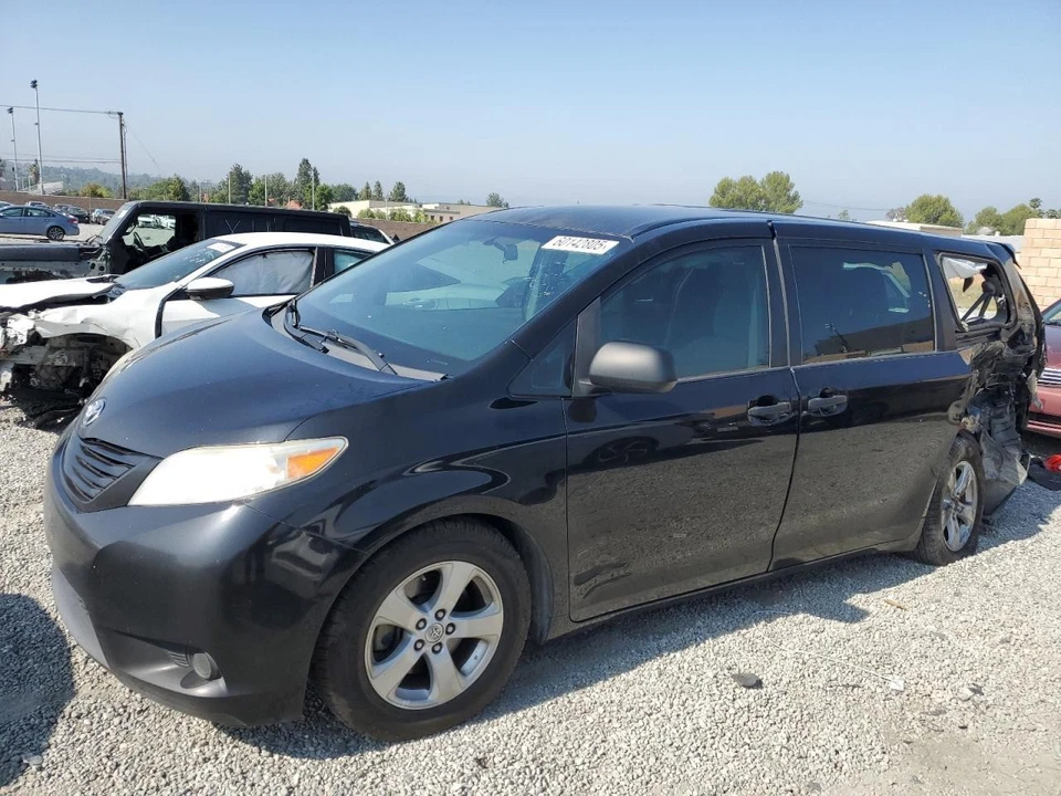 Used Front Left Door Assembly Front fits: 2017 Toyota Sienna electric windows Fr - Image 2 of 4