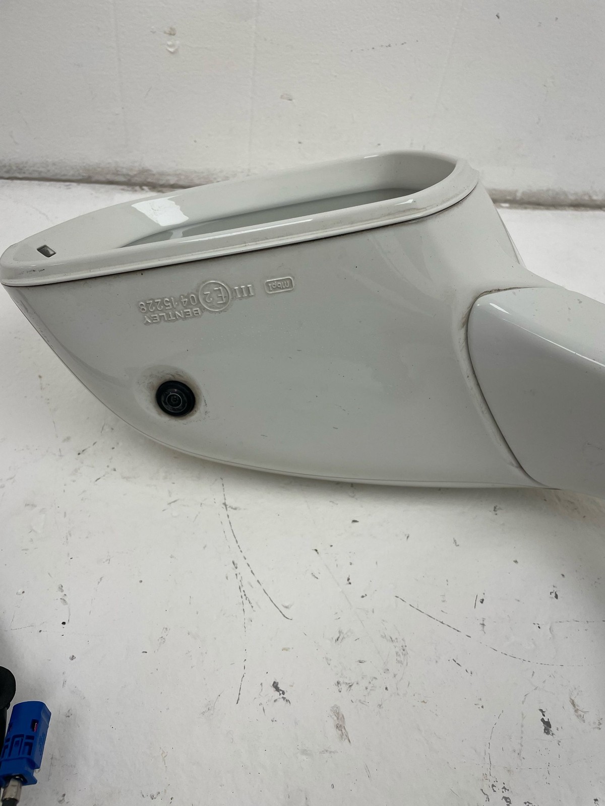 2015-2020 BENTLEY BENTAYGA OEM Front Right Passenger Door Mirror Assembly White