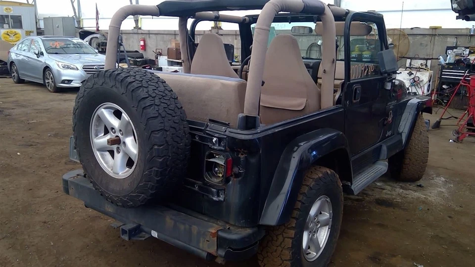 Radiator Fits 97-06 WRANGLER 6720049 Foto 4 de 4