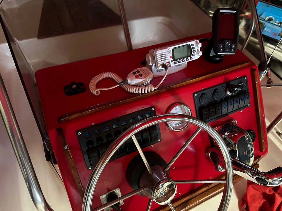 17’ BOSTON WHALER 17’ MONTAUK - Image 2 of 4