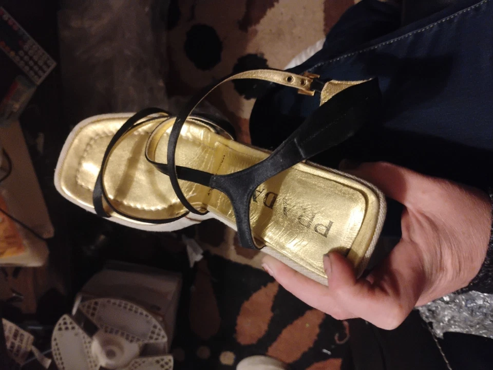 Sandalias de tacón de cuña de charol Prada beige con tira trasera para mujer talla 38 para mujer 8 Foto 4 de 4