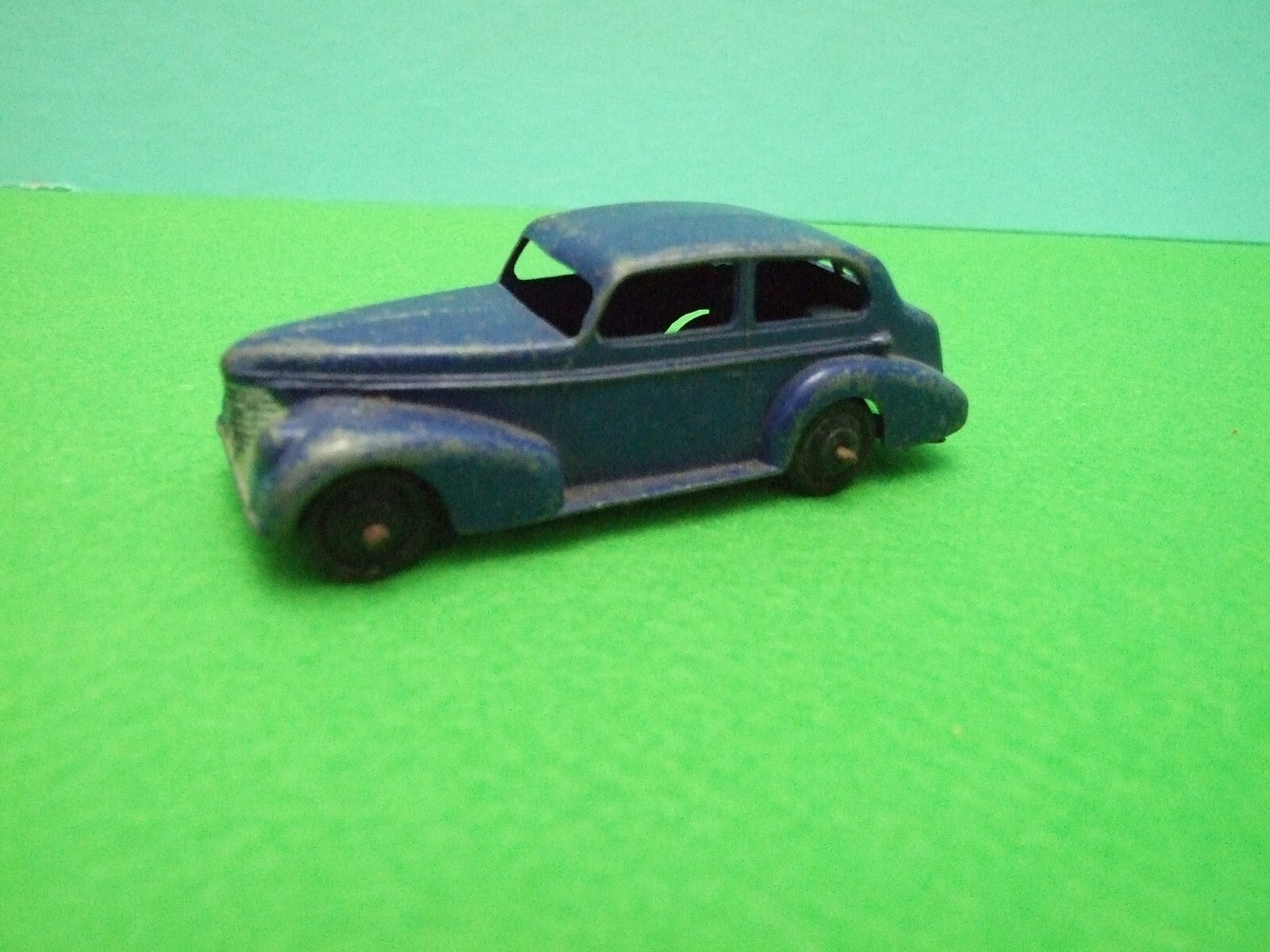 Dinky 39b, Oldsmobile 6 Sedan - Free Price Guide & Review