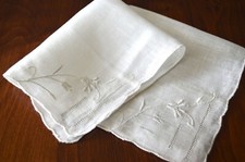 VINTAGE HANKY EMBROIDERED WHITE ON WHITE PUNCH WORK EMBROIDERY ALL FOUR CORNERS