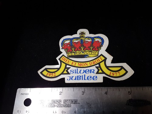 Queen Elizabeth ll Silver Jubilee 1952-1977 Vintage Decal. "Dieu Et Mon Droit" - Picture 2 of 3