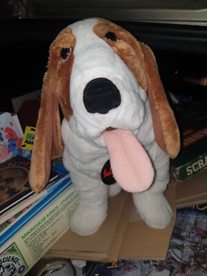 Grande peluche doudou singe gris Popi salopette rouge AJENA