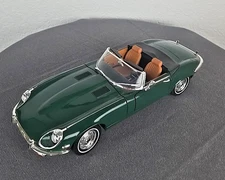 Road Signature 1971 Jaguar E Type 1:18 Scale Die Cast Car Model Green