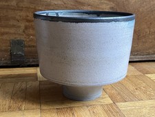 Elizabeth Raeburn b. 1943 - large footed bowl - Lucie Rie style - A fine work