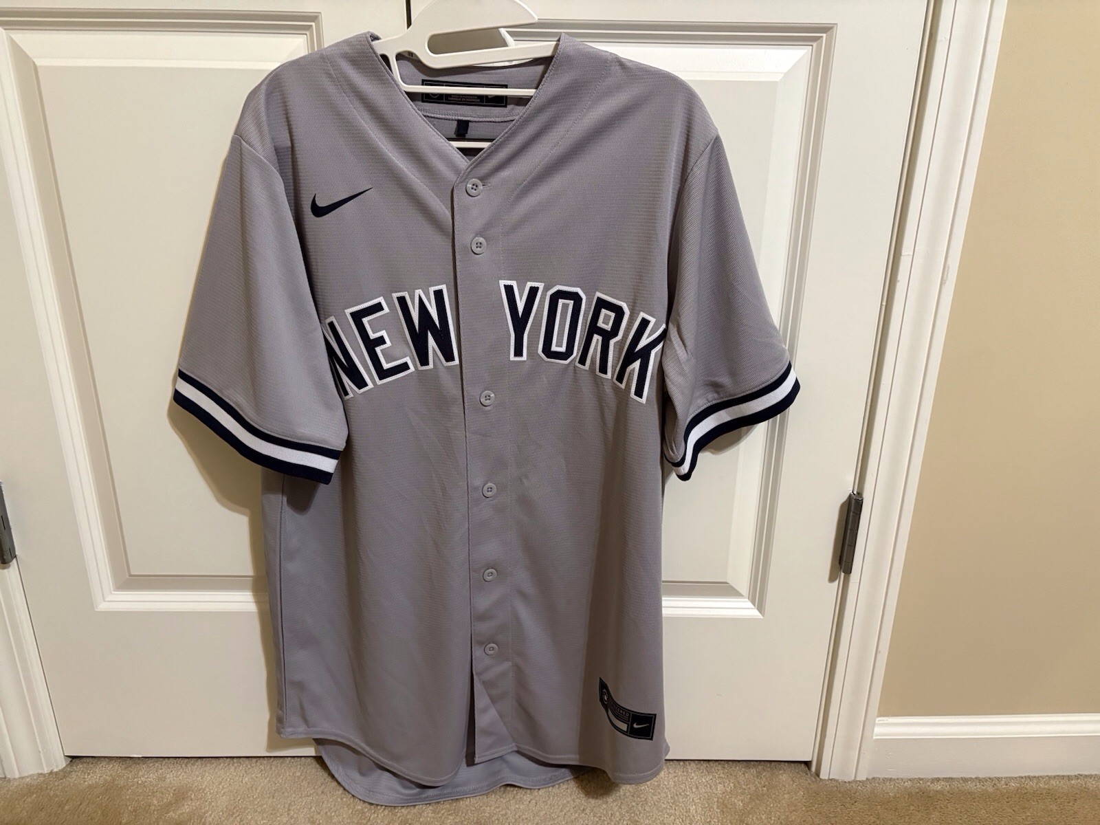BNWOT Nike Gray New York Yankees Replica Away Jersey T770-NKGR Men's Size M