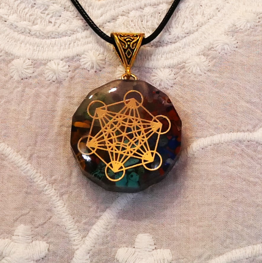 Collier vortex Métatron contre les ondes avec orgone et cristaux de roche