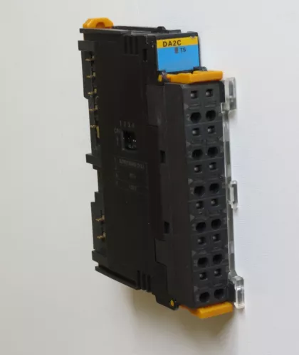 Omron GRT1-DA2C Analog Output GRT1DA2C PLC