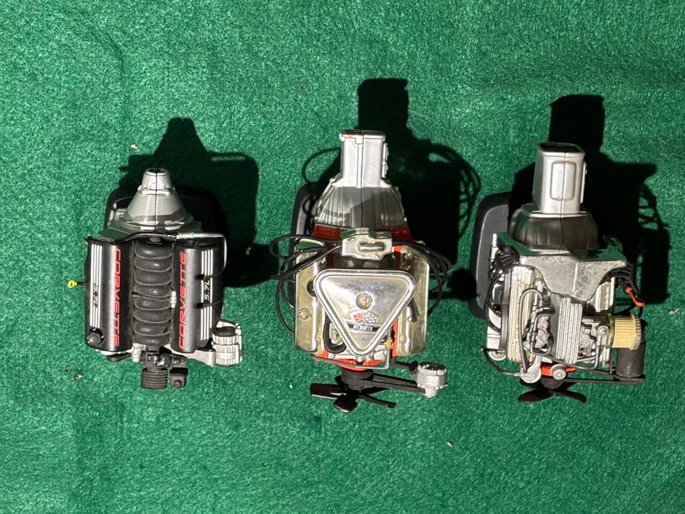 1:12 Scale American Muscle 1957, 1967 & 1997 Corvette Engine Set - Image 4 of 4