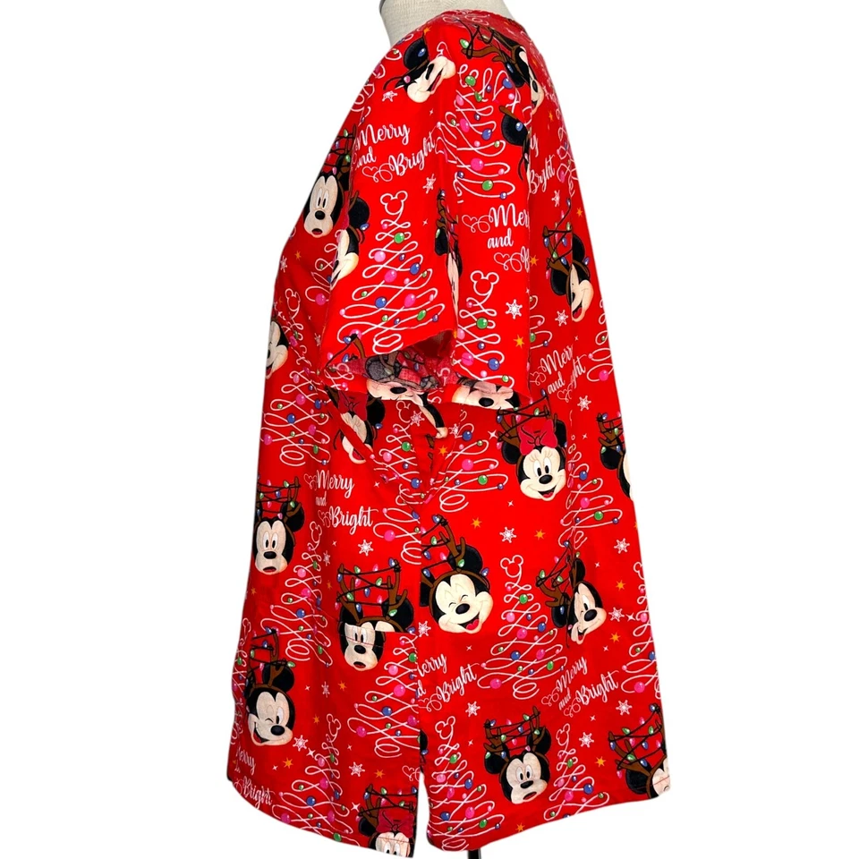 迪士尼米奇老鼠 MERRY CHRISTMAS 灯 MOCK WRAP SCRUB TOP XL — 第 2/4 张图片
