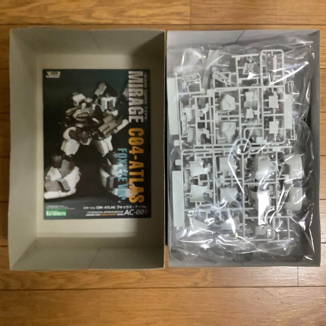 Armored Core Main Core MIRAGE C04-ATLAS FOX EYE Ver. 1:72 Model