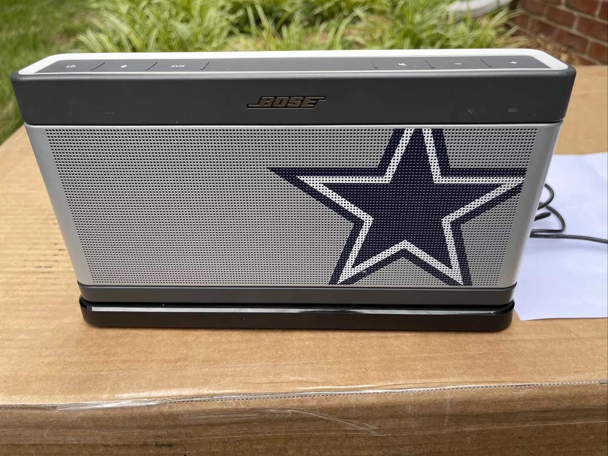 Bose SoundLink Bluetooth Speaker III (Dallas Cowboys) with charging cradle