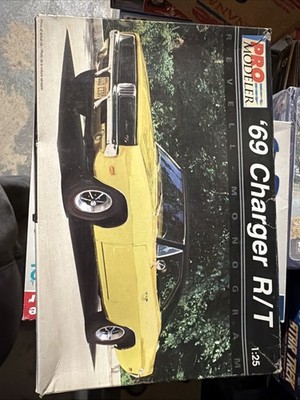 PRO MODELER  69 Charger R/T 1:25     85-5937 All Parts Inside Complete