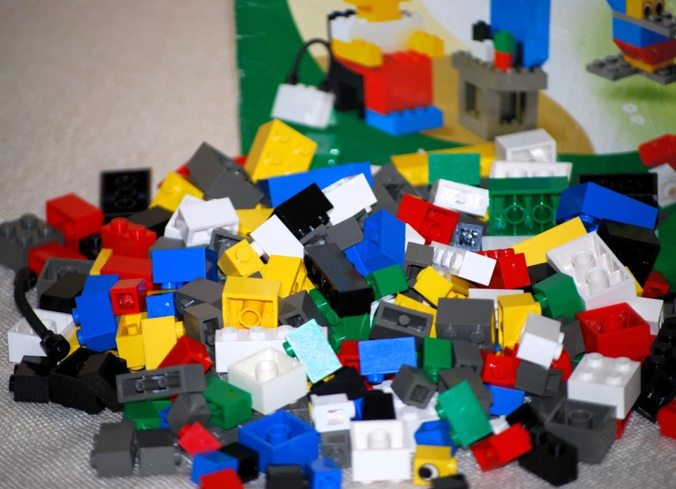 LEGO Creator 4103 Fun with Bricks {small red bucket}, Foto 3 von 4