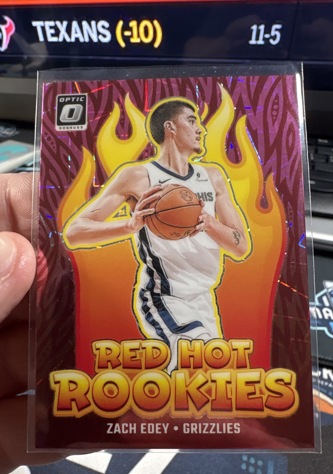 2024-25 Panini Donruss Optic Red Hot Rookies Zach Edey 4 Pink Velocity Prizm /79