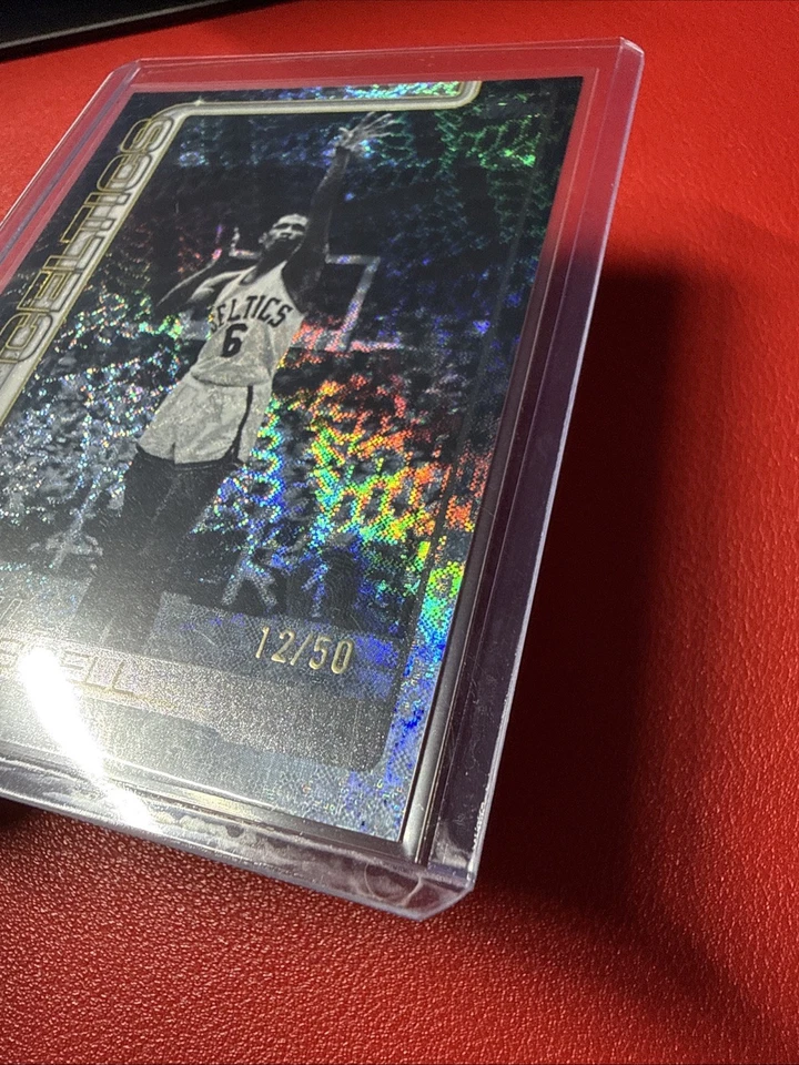 Bill Russel Celtics Blackout 2025-26 Topps Baloncesto Black Friday/50 Foto 3 de 3