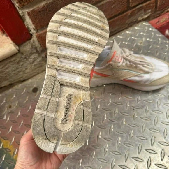 Tenis con cordones Reebok para mujer talla 6 blanco tostado naranja Foto 3 de 4