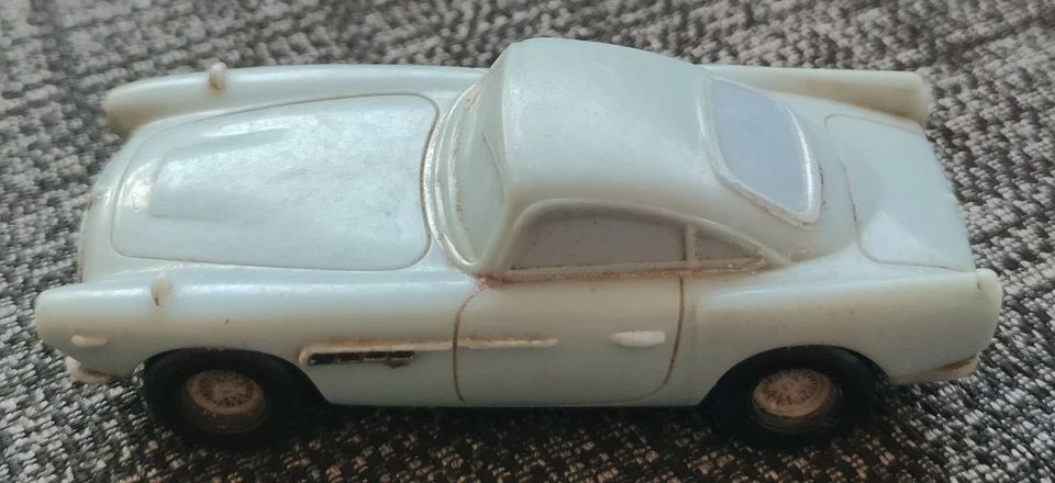 Disney Pixar Cars 2 Finn McMissile  Diecast v2799 Mattel 1:55 Scale Loose - Immagine 2 di 4