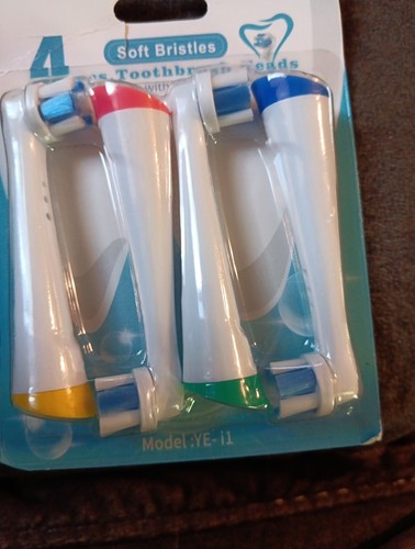 4 piece toothbrush heads - Picture 2 of 3