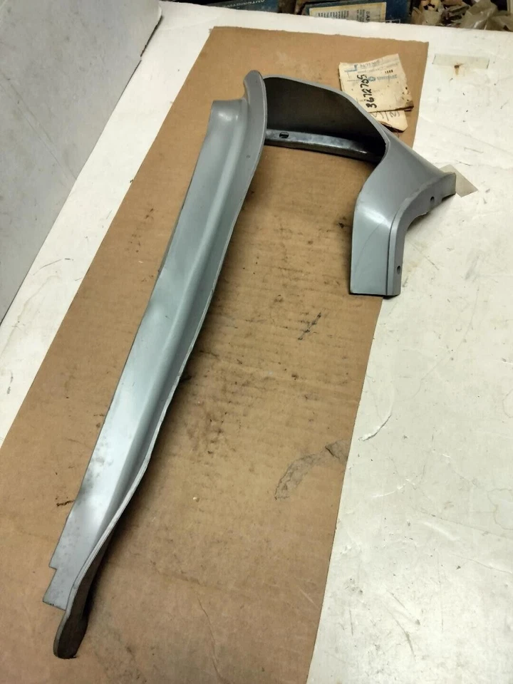 Parachoques delantero izquierdo Mopar NOS 1973 Plymouth Fury para guardabarros relleno lateral Foto 2 de 3