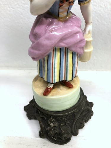 COPPIA CANDELABRO FIGURA PORCELLANA STATUINA VINTAGE DAMA CAVALIERE 3 LUMI '900 - Picture 7 of 13