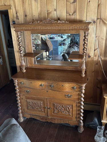 Gorgeous Barley Twist Tiger Oak Buffet. Beautiful Condition!