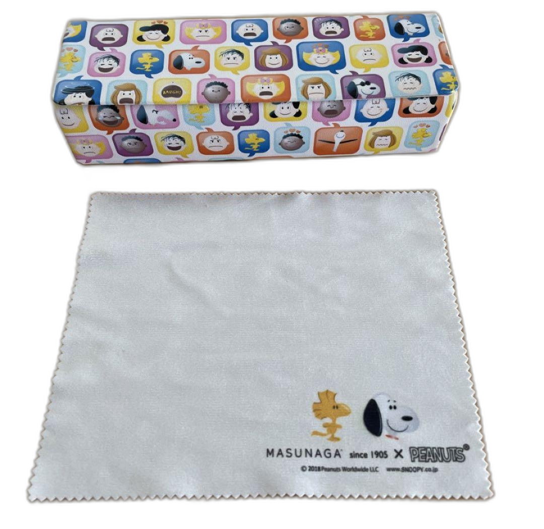 Snoopy Eyeglass Case with Cleaning Cloth