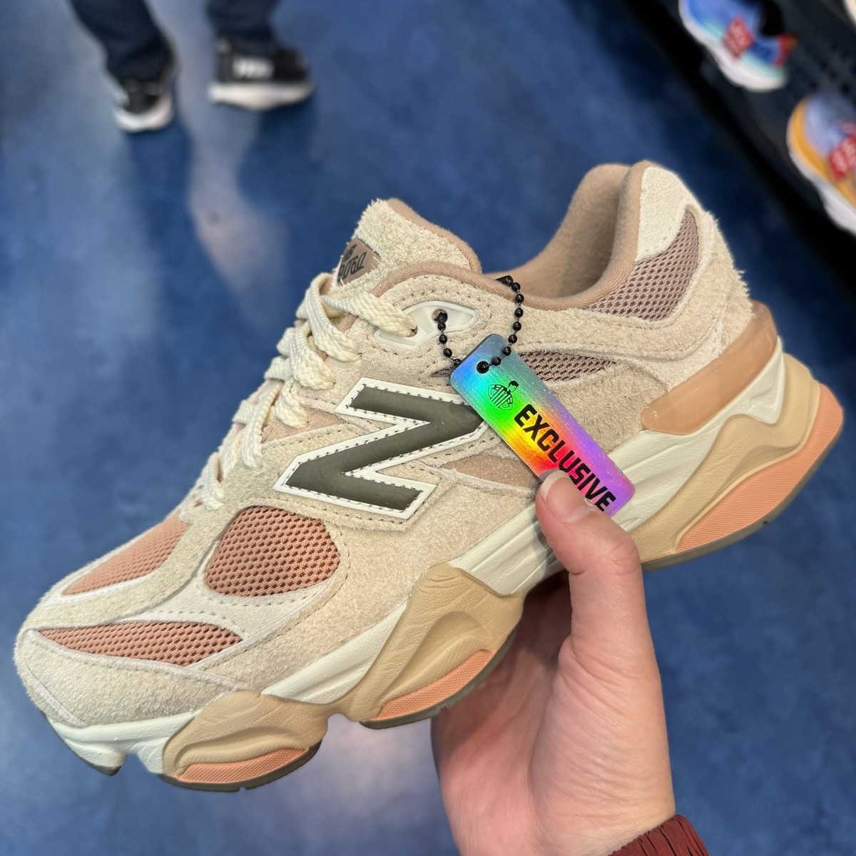 Nya チャコールグレーXS NB Grey Woven T-Shirt｜ニューバランス公式通販 | - New Balance