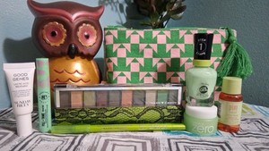 NEW Mixed Makeup Beauty 7 Pc Bundle W/Bag Lime Green Theme FREE SHIPPING 