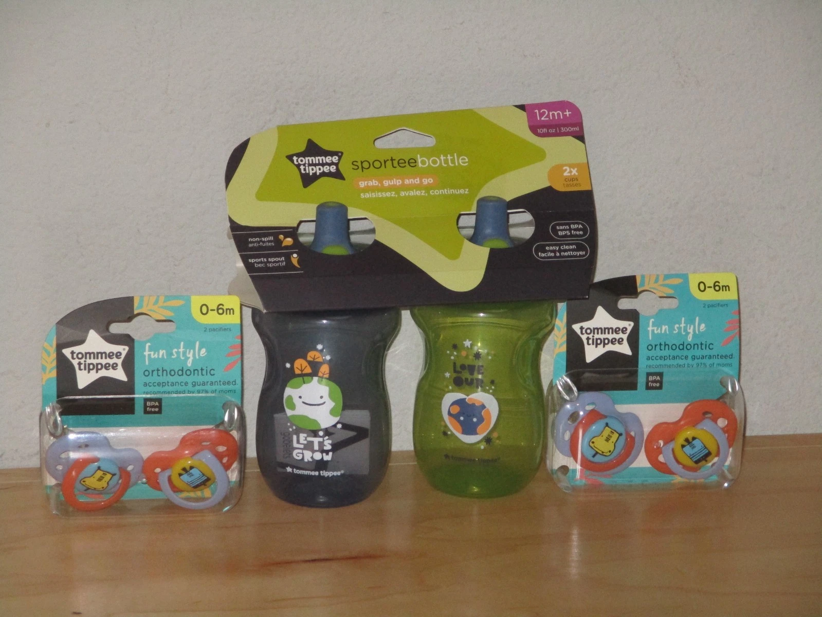 Tommee Tippee 1 Sportee Bottle 12 Months Non Spill Grap 2 Pacifiers Lot of 3