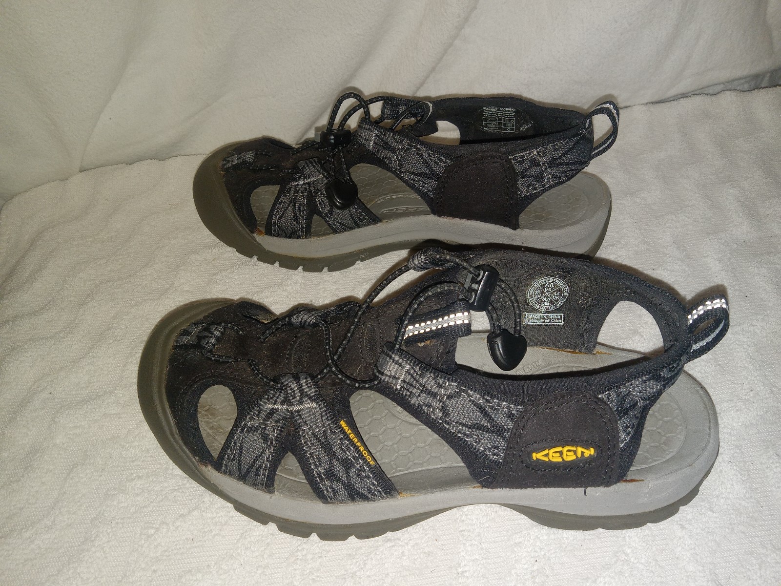 Sandali Keen donna taglia 7 neri impermeabili sportivi punta chiusa scarpe escursionismo