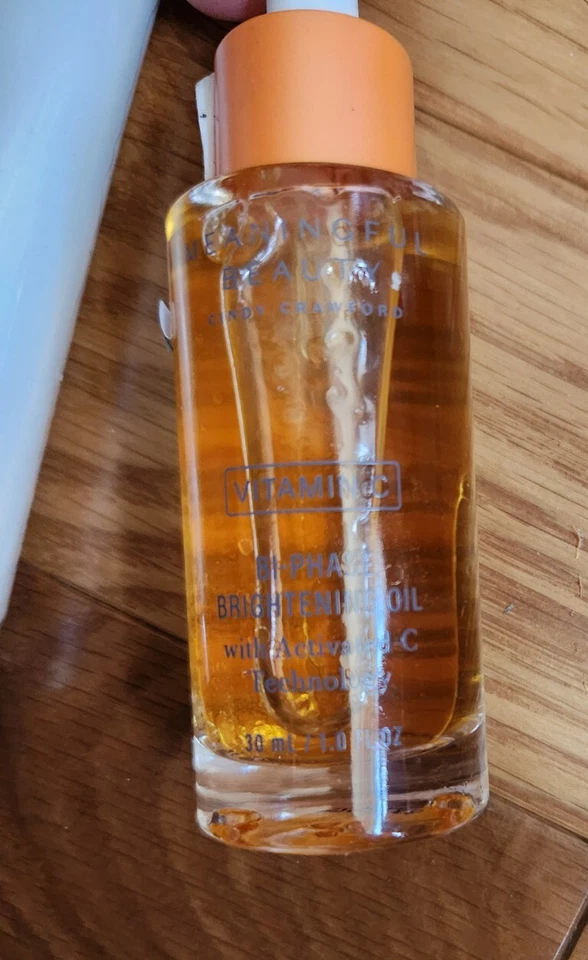 MEANINGFUL BEAUTY VITAMINA C ACEITE ILUMINADOR BIFÁSICO - 30 ML / 1 OZ Foto 2 de 4